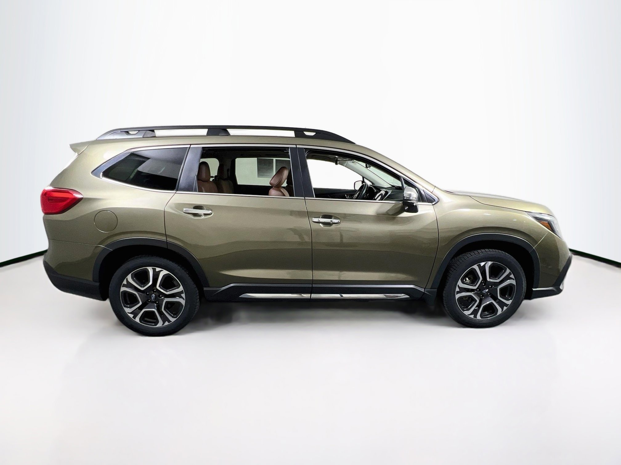 Used 2023 Subaru Ascent Touring AWD/4WD image 4