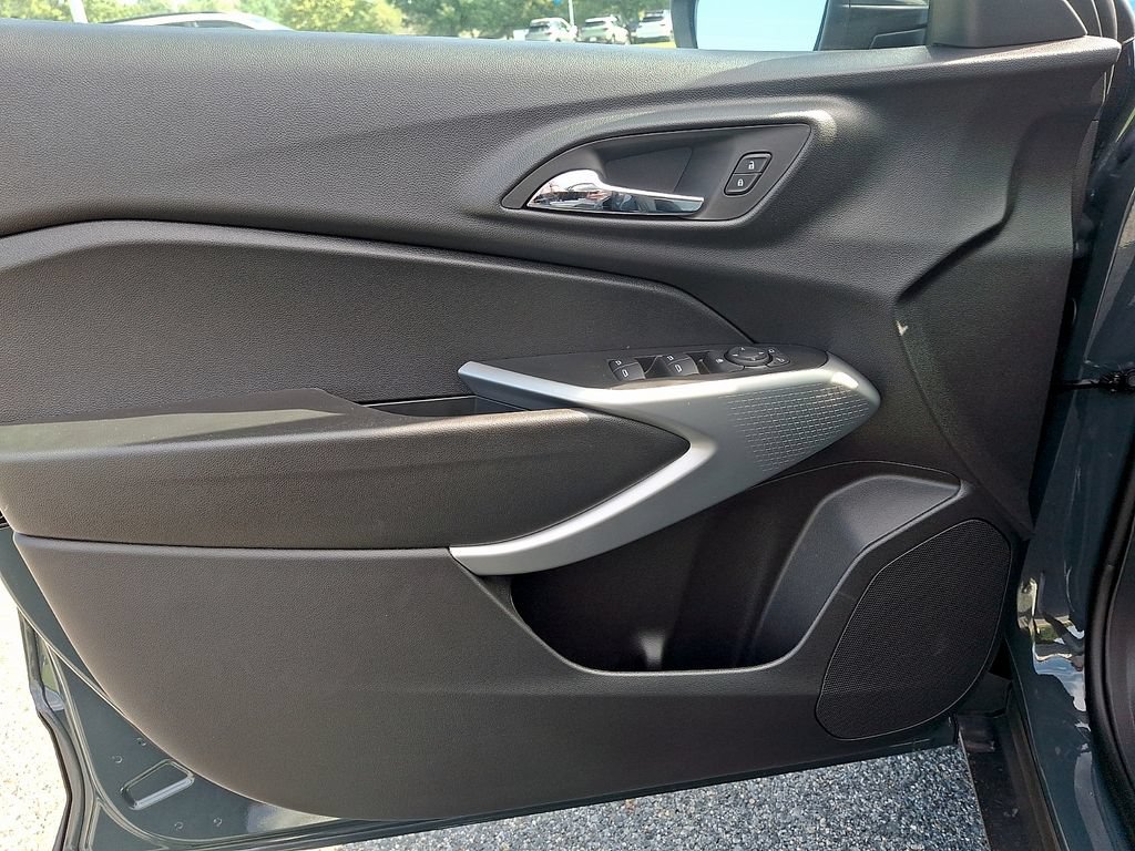 New 2026 Chevrolet Trax LS w/ LS Convenience Package FWD image 8