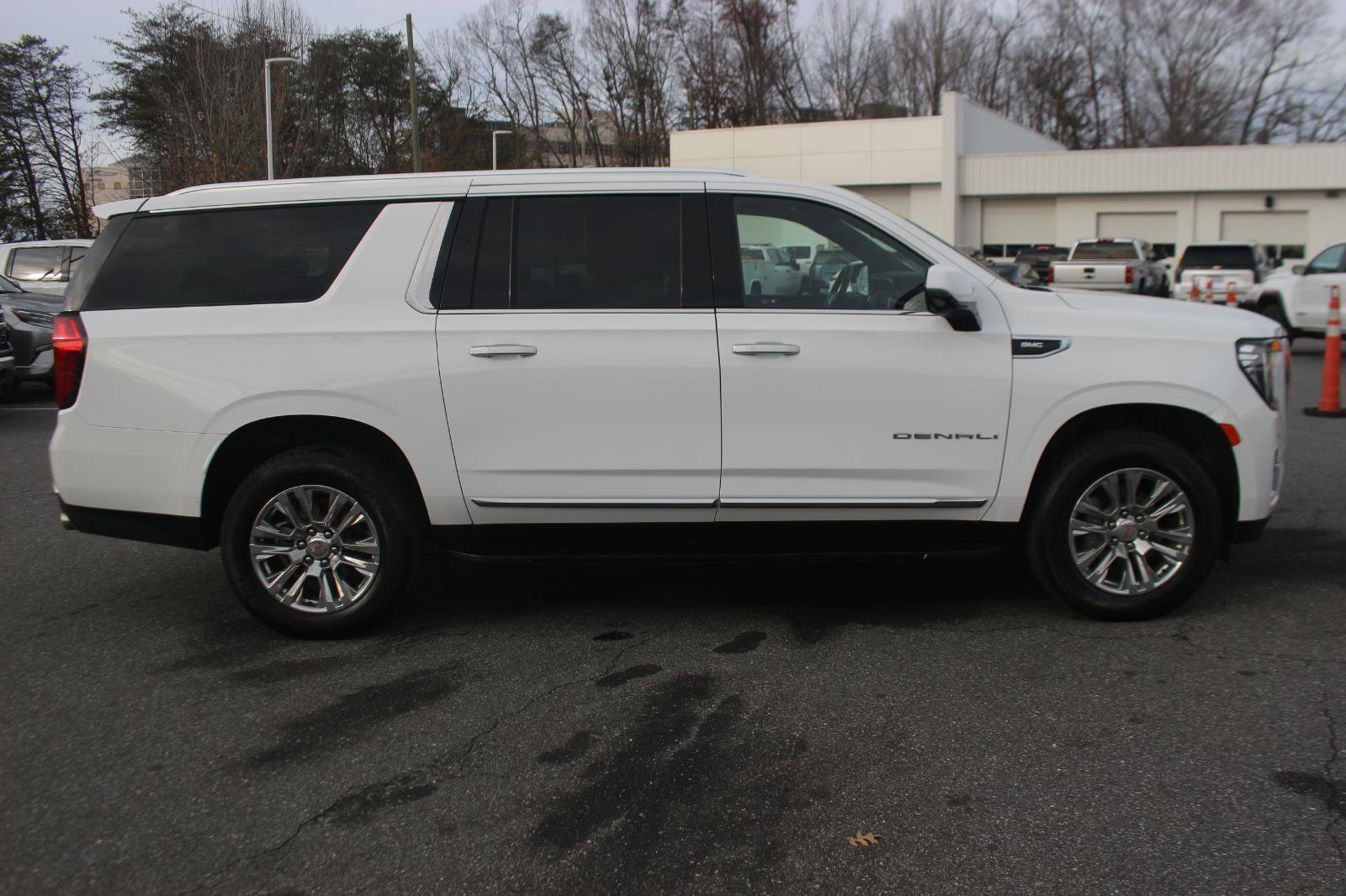Used 2024 GMC Yukon XL Denali w/ Max Trailering Package image 8