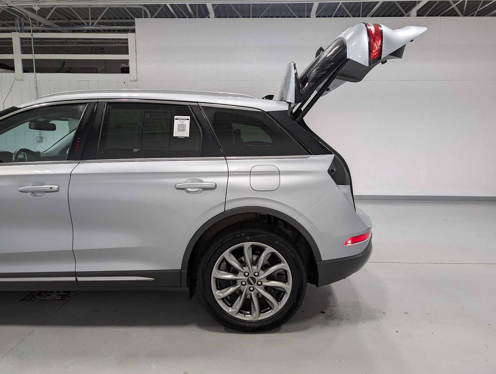 Used 2022 Lincoln Corsair AWD w/ Premium Package image 11