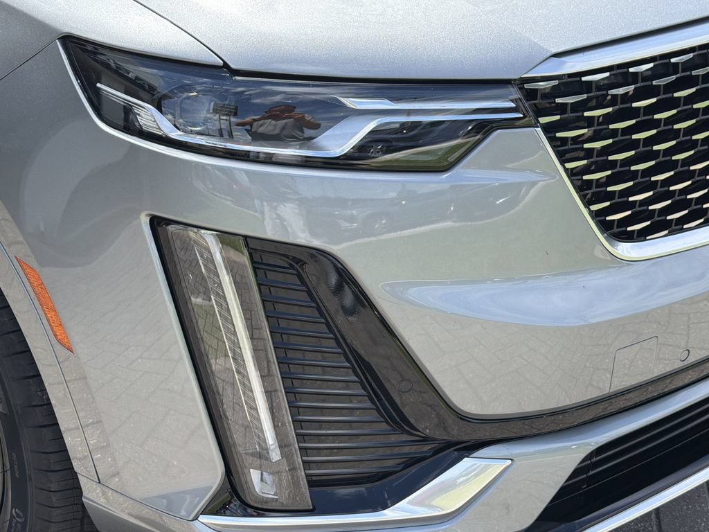 Certified 2025 Cadillac XT6 Luxury FWD image 8