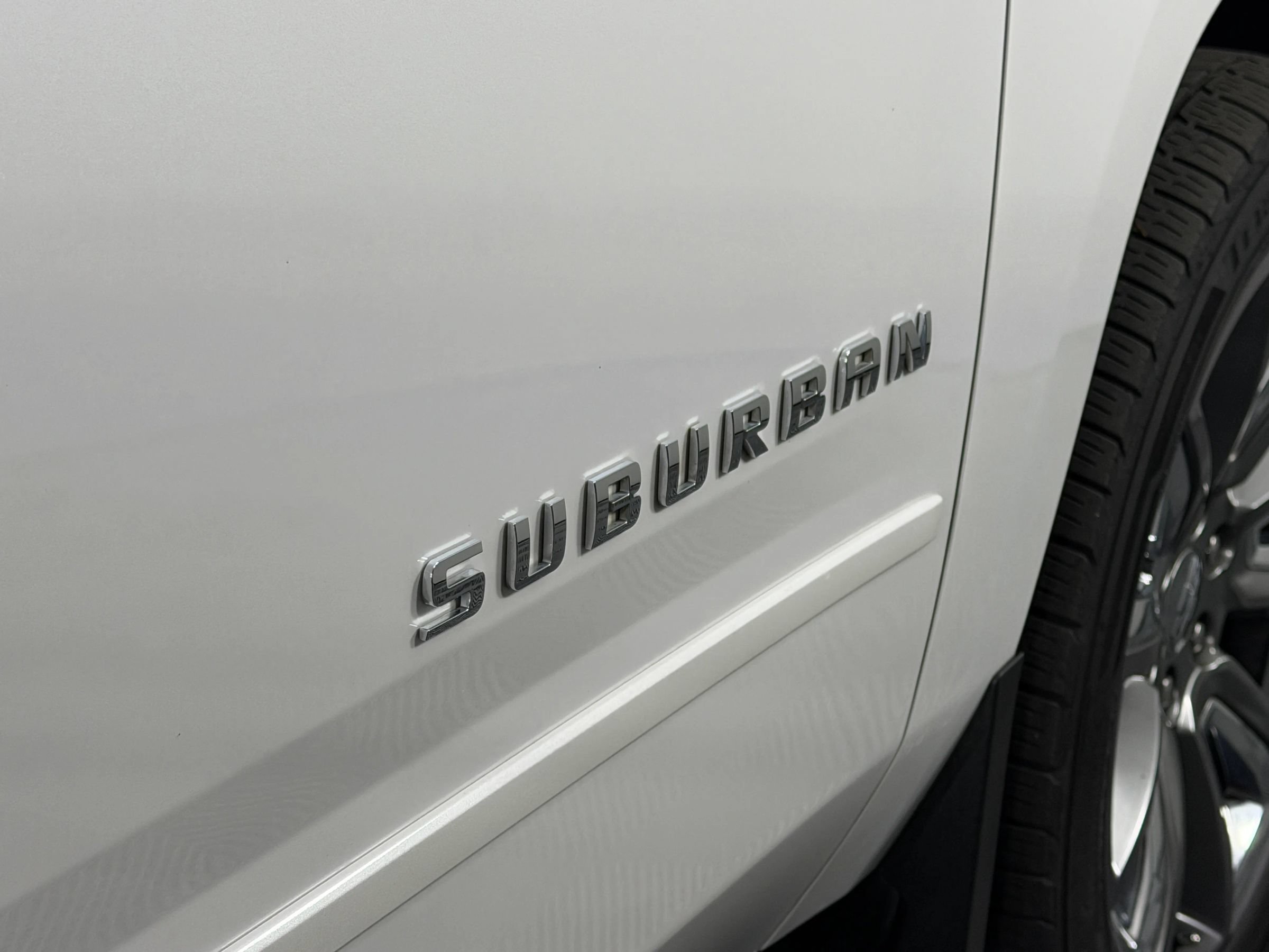 Used 2018 Chevrolet Suburban Premier AWD/4WD image 17