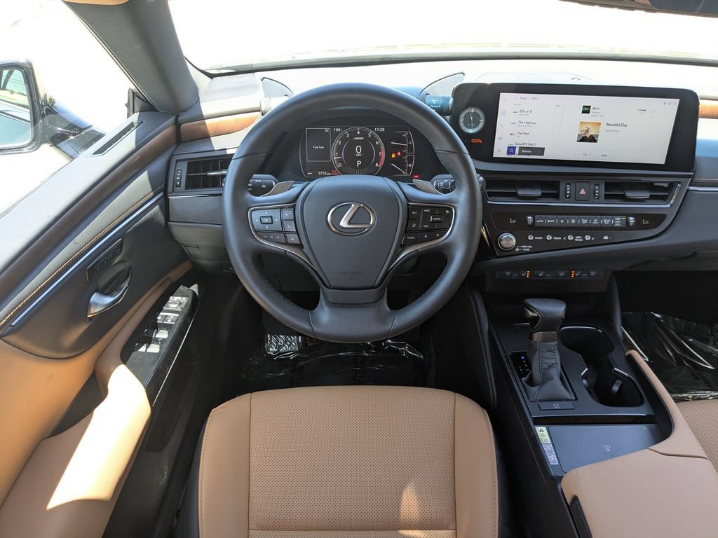 Used 2025 Lexus ES 350 w/ Premium Package FWD image 3