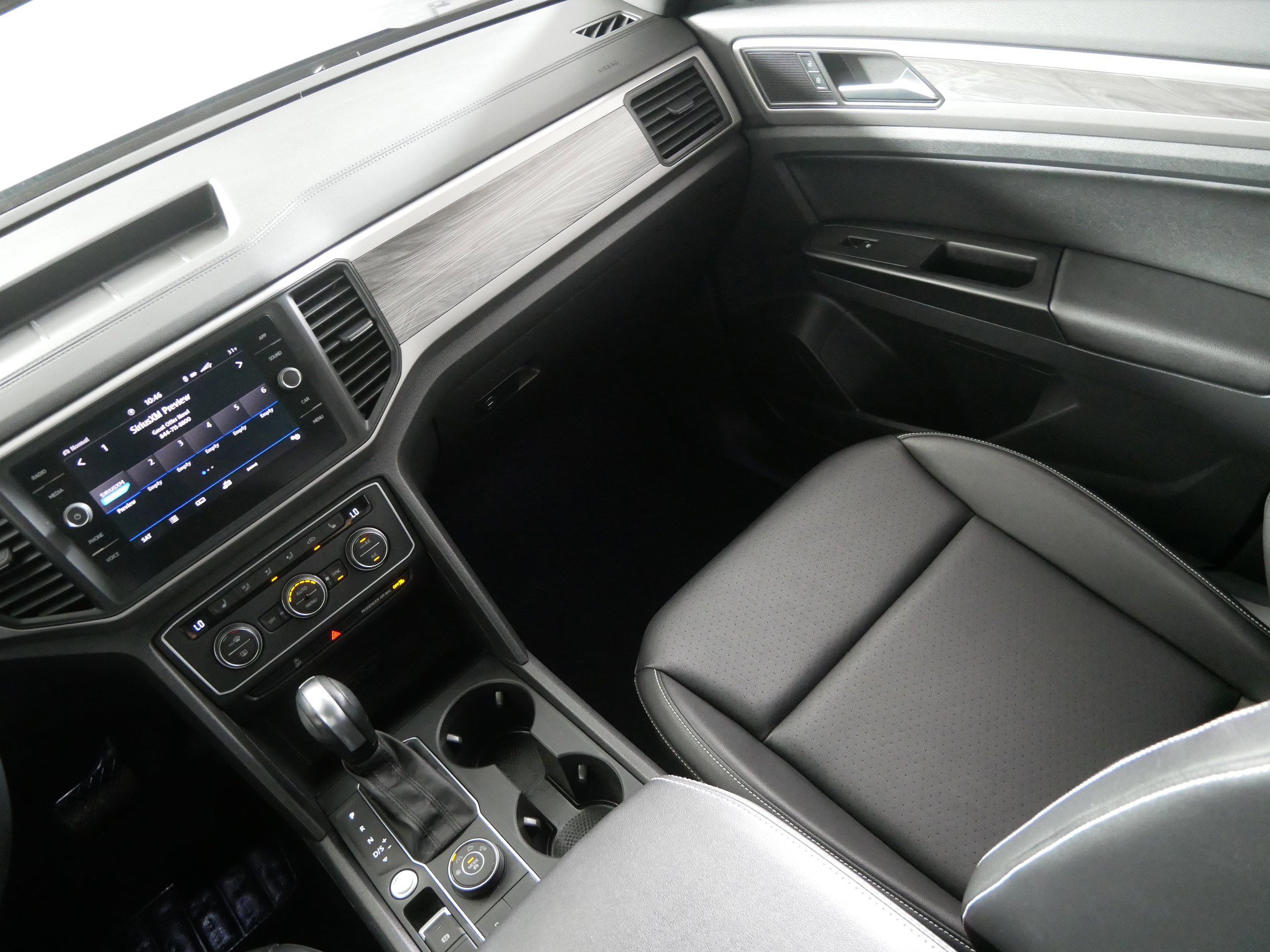 Certified 2020 Volkswagen Atlas Cross Sport SE image 11