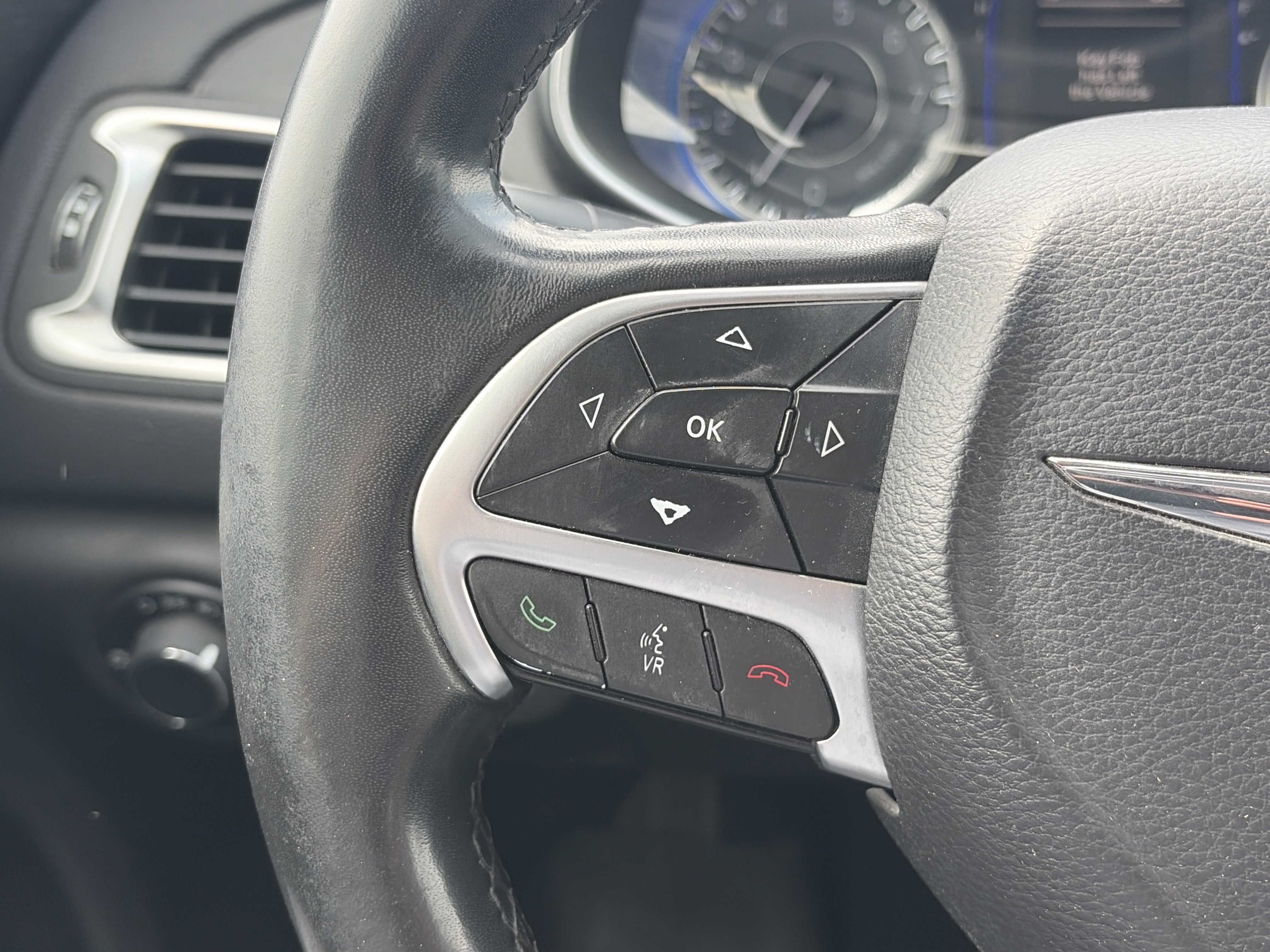 Used 2015 Chrysler 200 Limited w/ Convenience Group FWD image 21