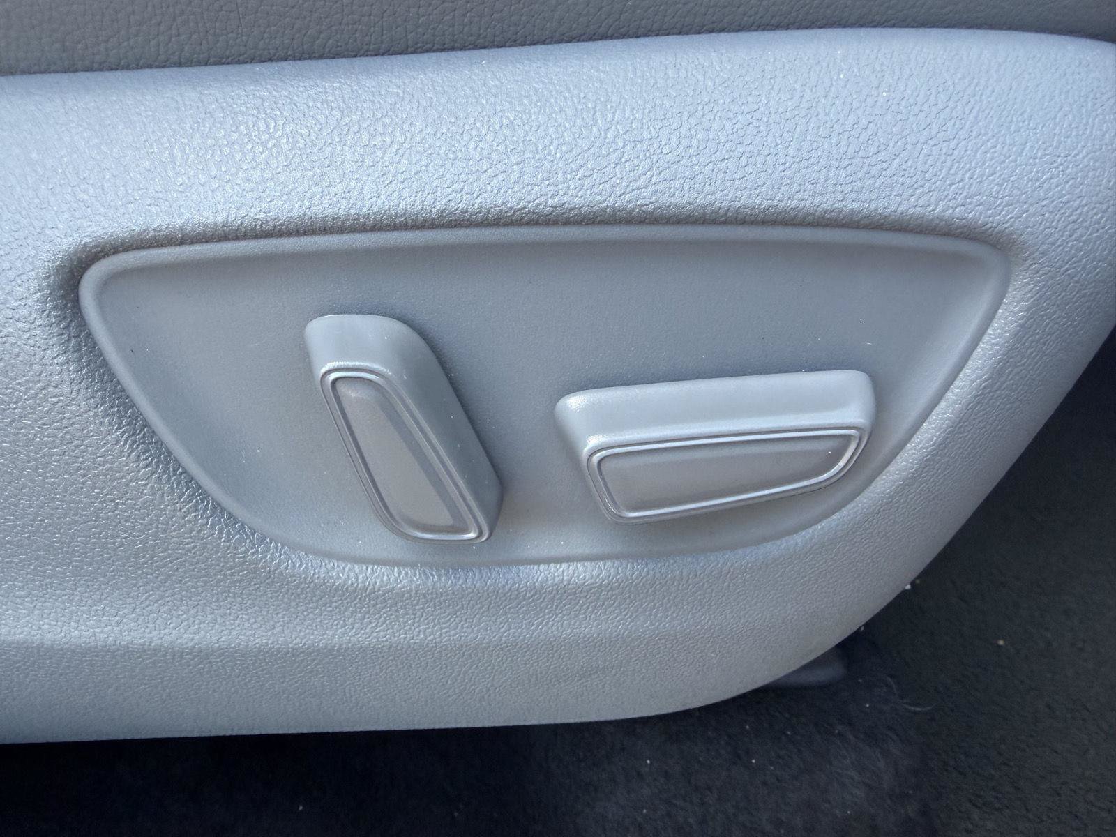 Used 2021 Toyota Highlander Platinum FWD image 32