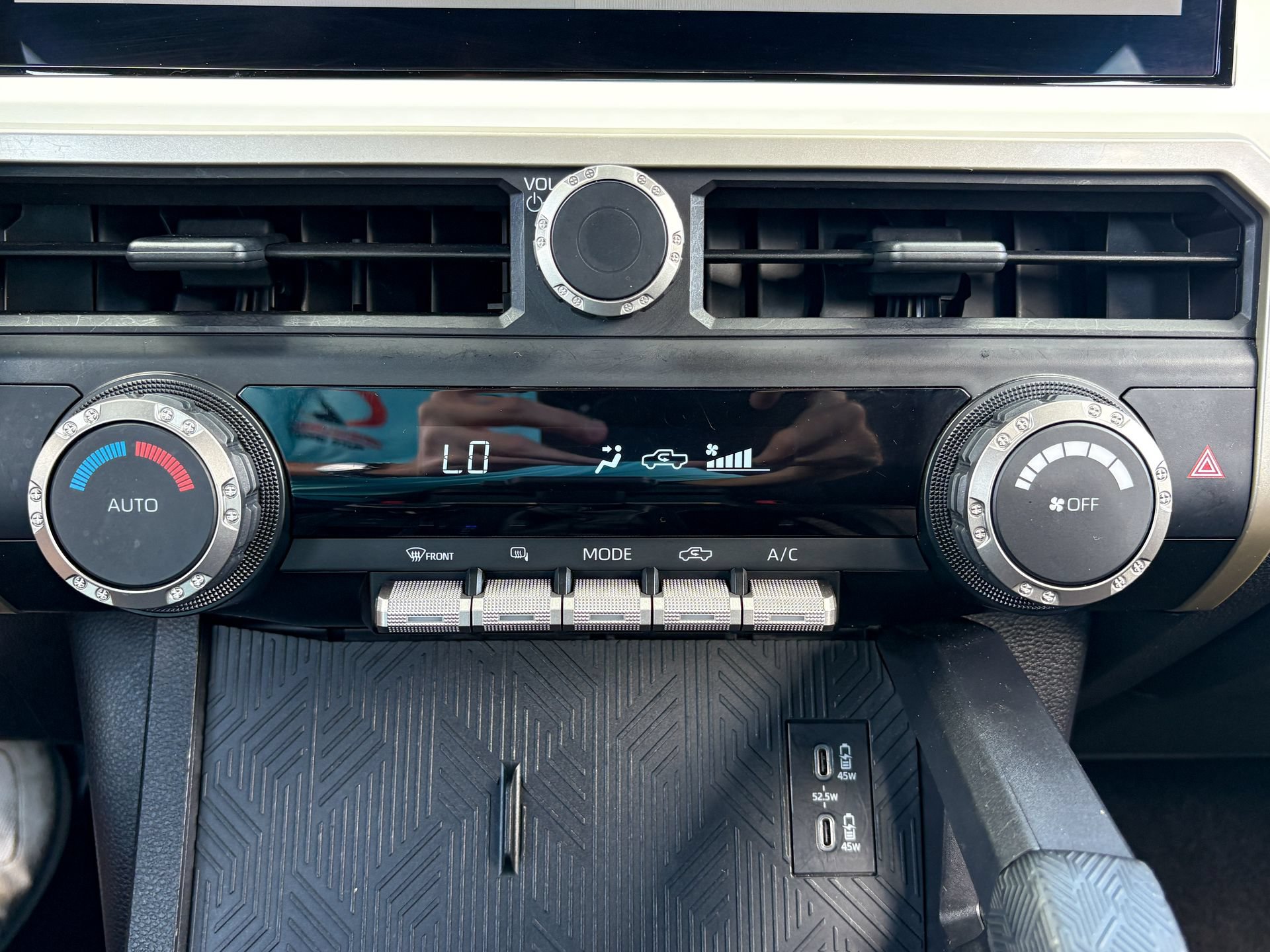 Used 2024 Toyota Tacoma TRD Off-Road AWD/4WD image 33