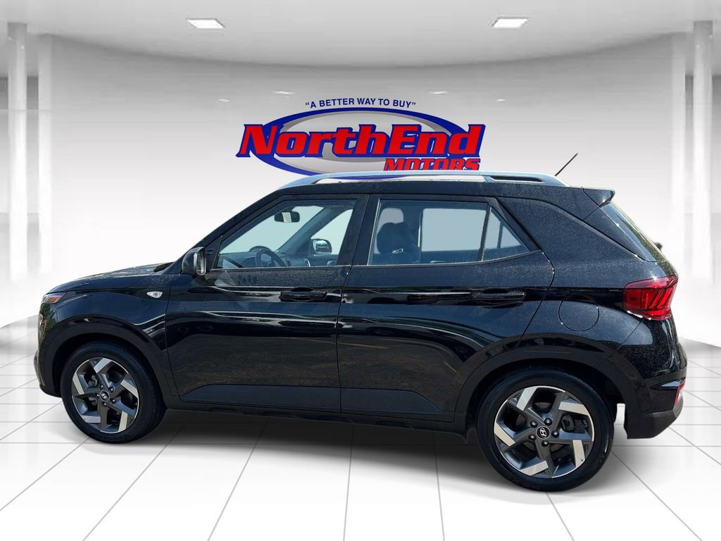 Used 2025 Hyundai Venue SEL FWD image 3
