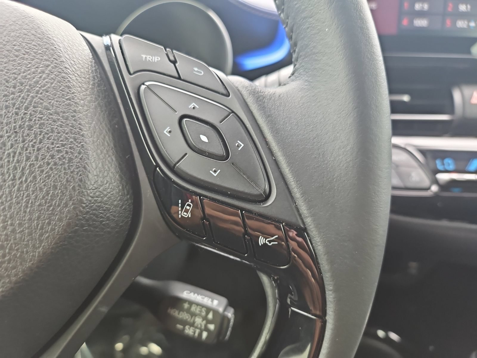 Used 2021 Toyota C-HR XLE FWD image 23