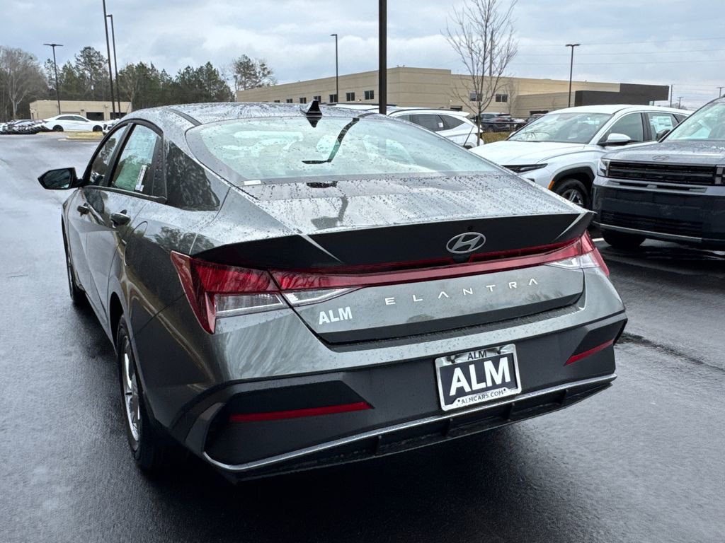 New 2026 Hyundai Elantra SE image 3