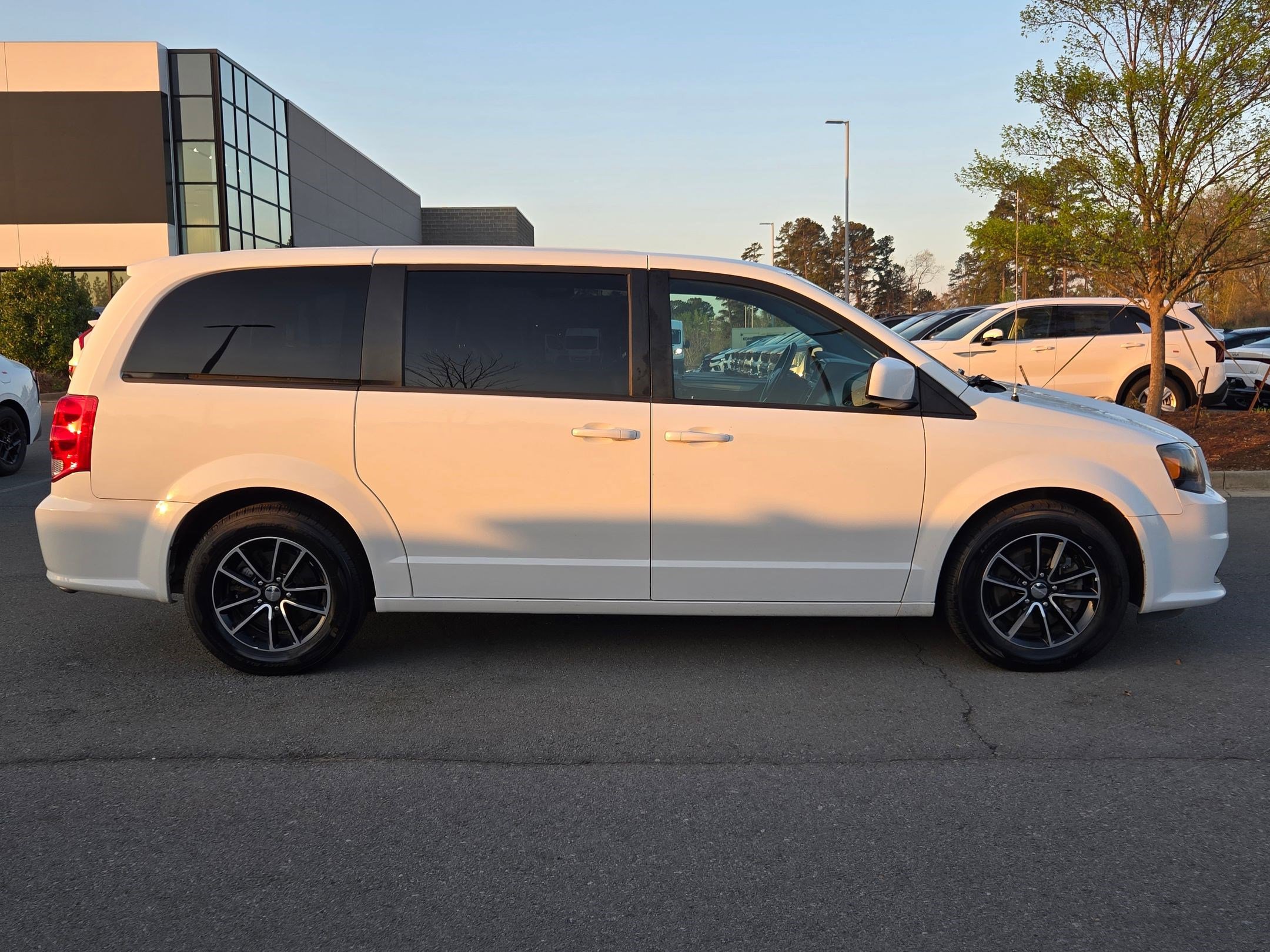 Used 2019 Dodge Grand Caravan GT FWD image 8