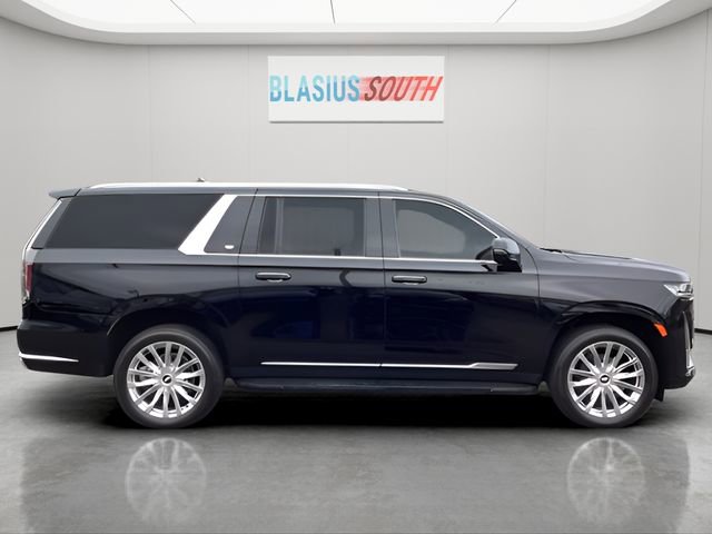 Used 2024 Cadillac Escalade ESV Premium Luxury image 2