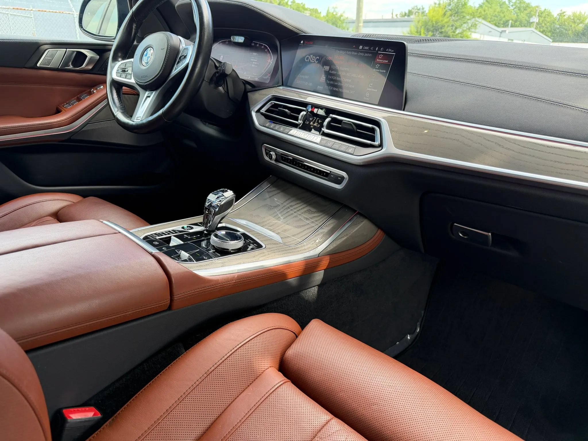 Used 2022 BMW X7 xDrive40i w/ M Sport Package AWD/4WD image 18