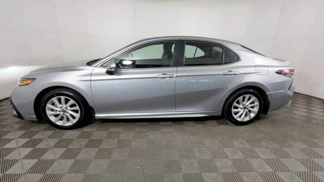 Used 2024 Toyota Camry SE FWD image 9