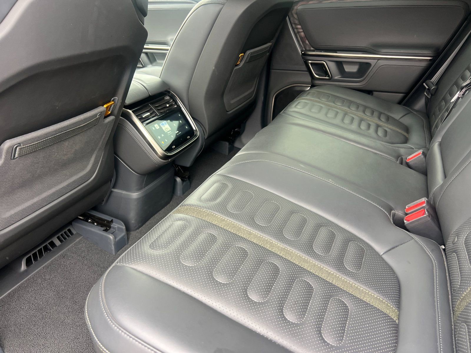 Used 2022 Rivian R1T Adventure image 12