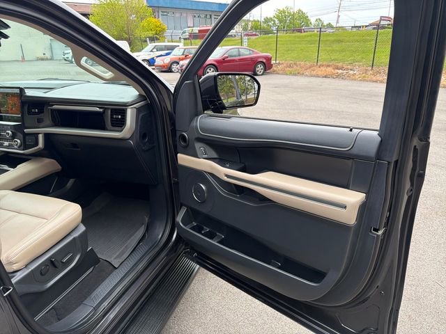 Used 2024 Ford Expedition XLT AWD/4WD image 24