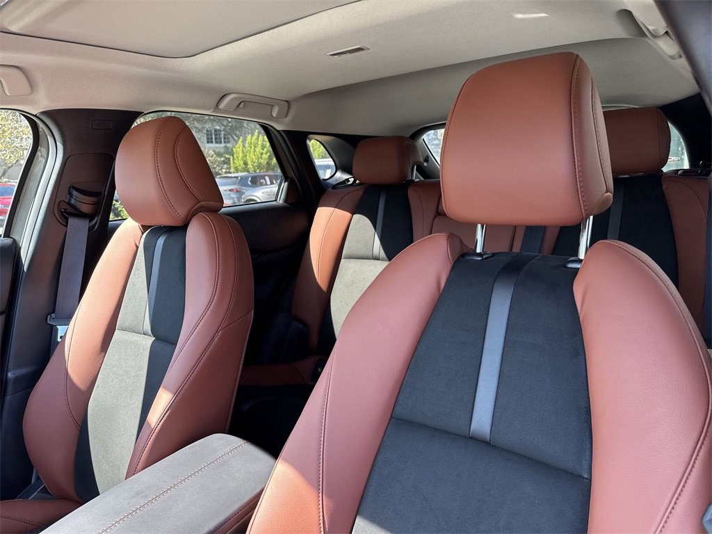 New 2024 MAZDA CX-30 Carbon image 43