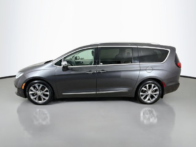 Used 2020 Chrysler Pacifica Limited w/ Tire & Wheel Group FWD image 4