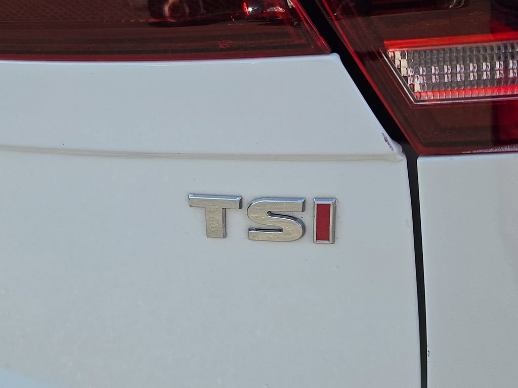 Used 2018 Volkswagen Tiguan SEL FWD image 30