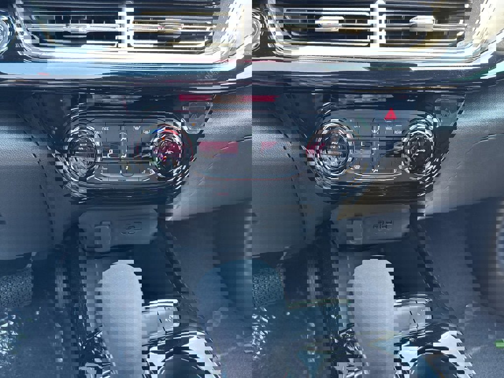 New 2025 Chevrolet Trax RS w/ Driver Confidence Package image 27