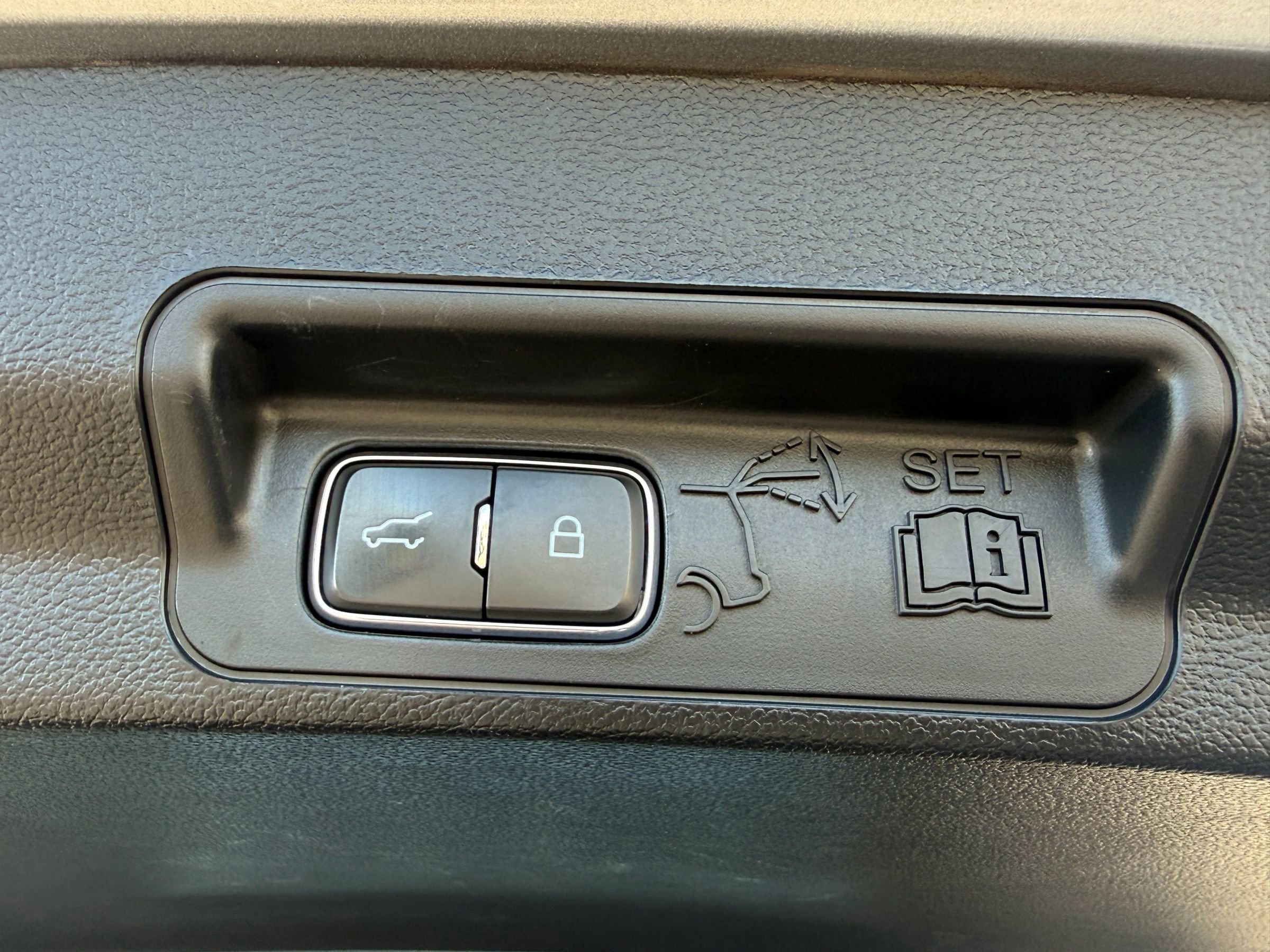 Used 2023 Ford Explorer XLT w/ Class IV Trailer Tow Package image 18