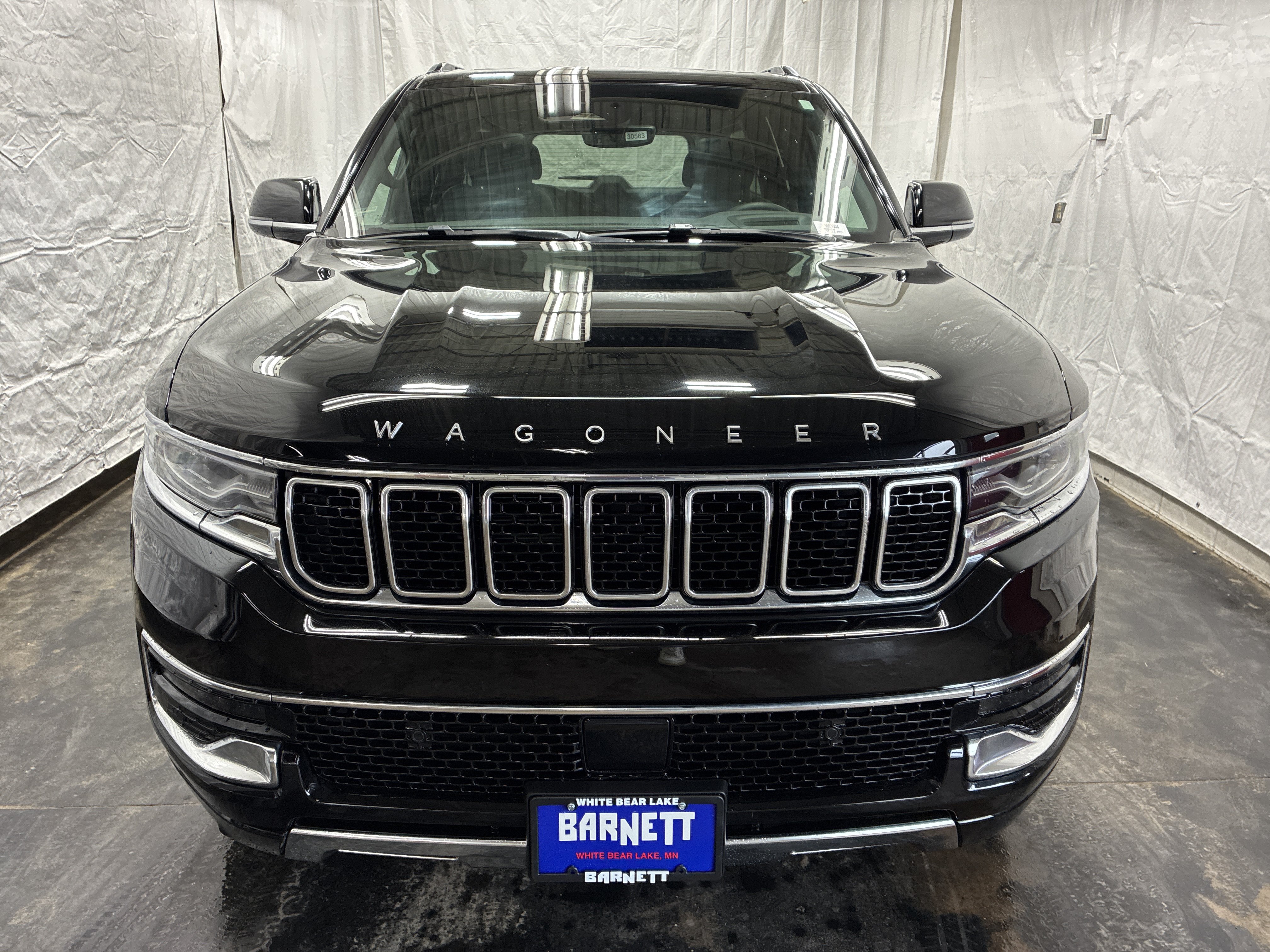 Certified 2024 Jeep Wagoneer L Series III w/ Premium Group I AWD/4WD image 6