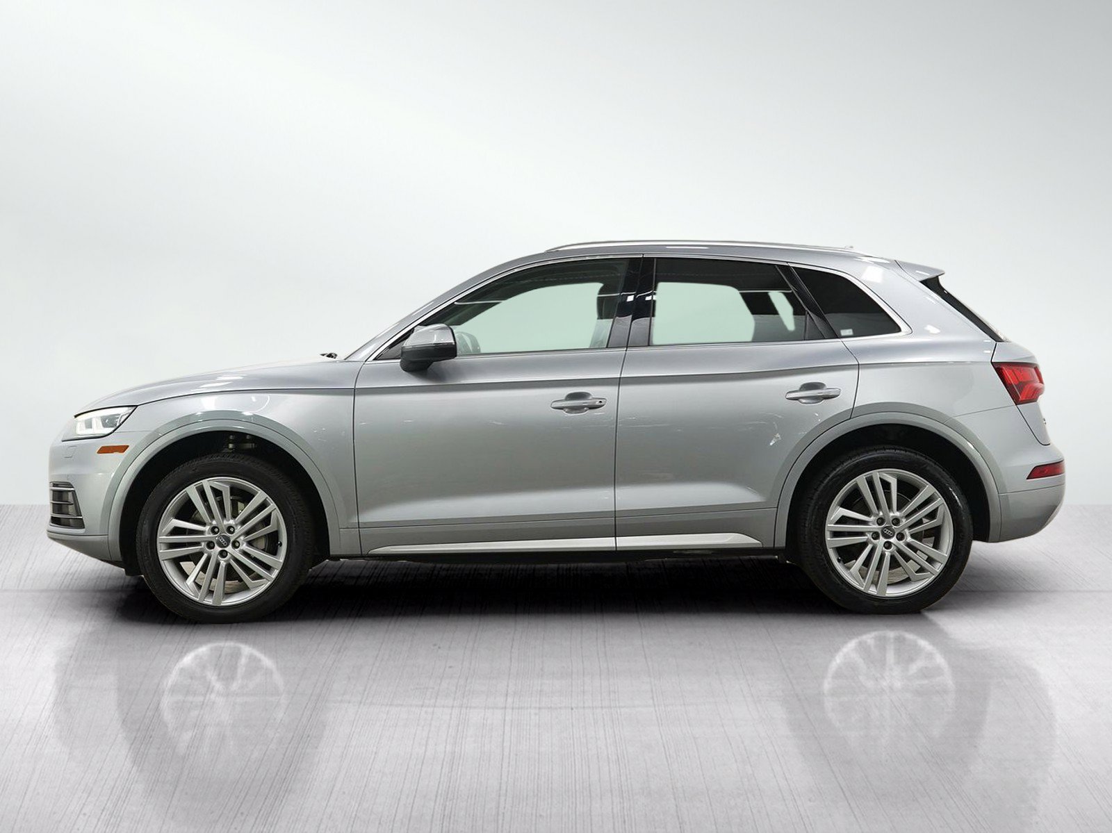 Used 2018 Audi Q5 2.0T Premium Plus w/ Premium Plus Package AWD/4WD image 2