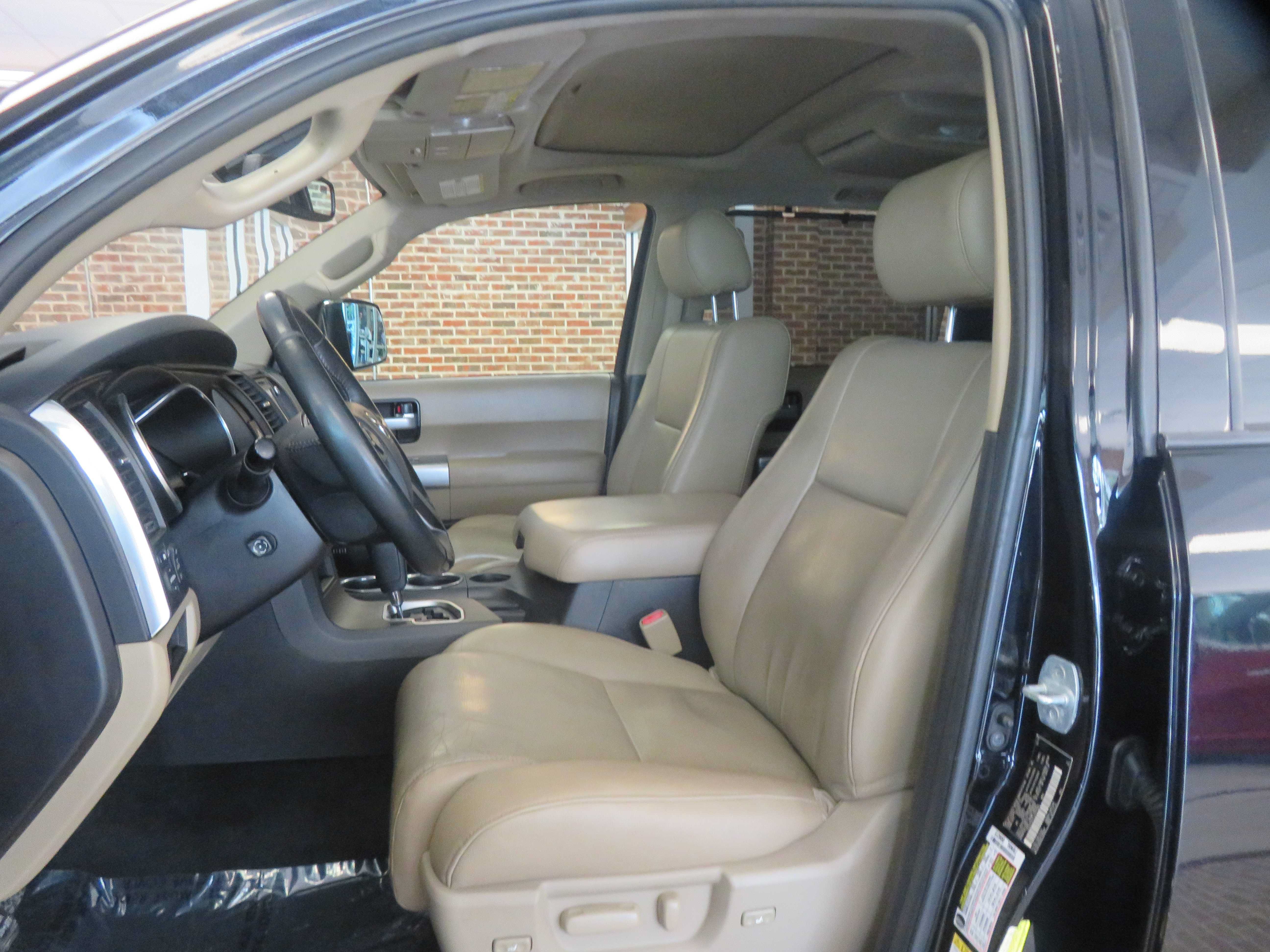 Used 2018 Toyota Sequoia Limited w/ Safety & Convenience Package AWD/4WD image 15