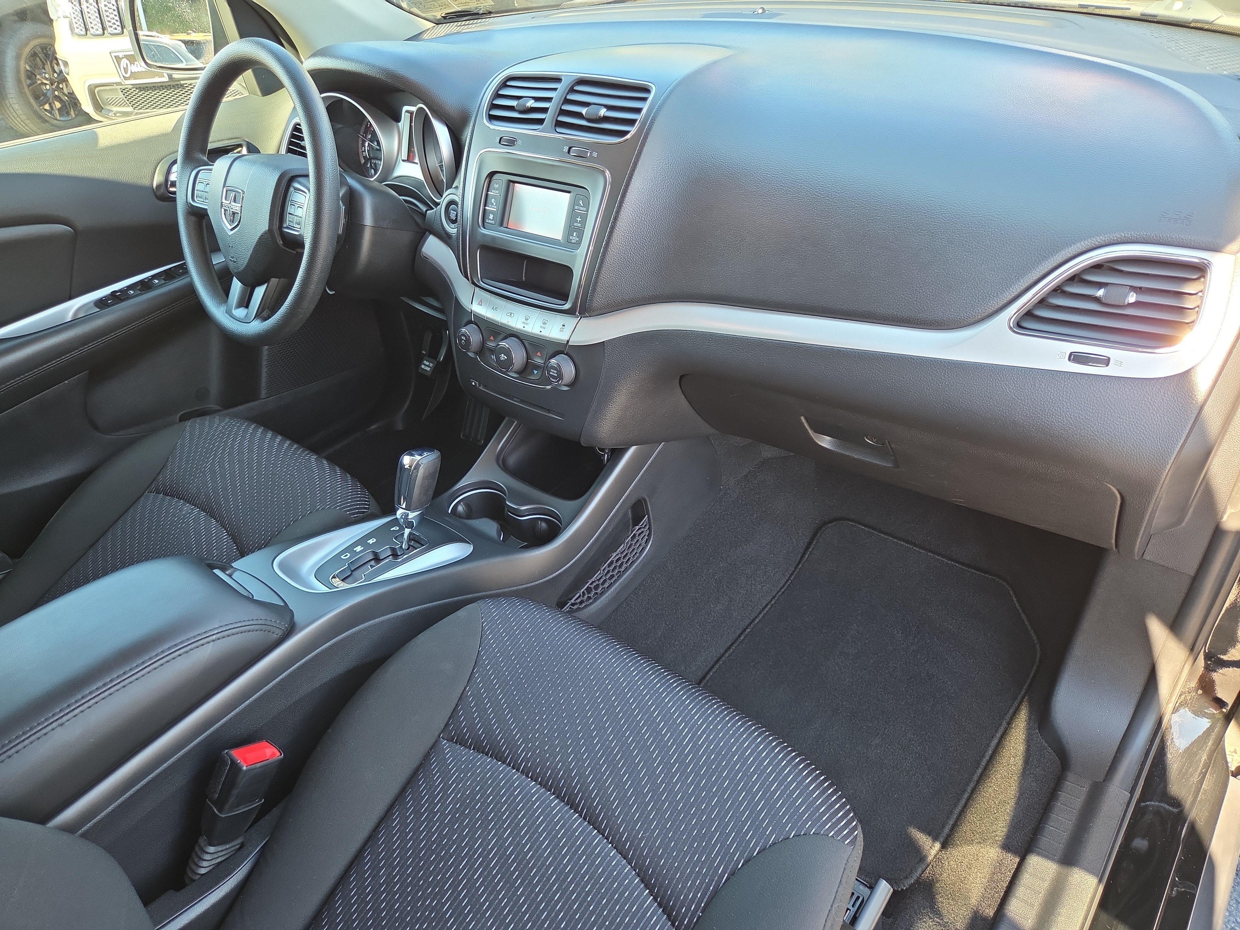 Used 2019 Dodge Journey SE FWD image 19