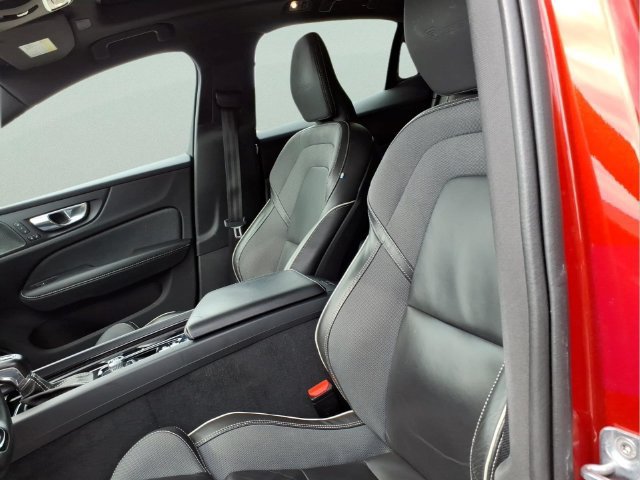 Used 2019 Volvo S60 T6 R-Design AWD/4WD image 17