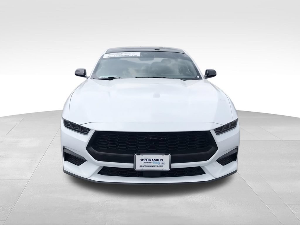 Used 2024 Ford Mustang Coupe RWD image 3