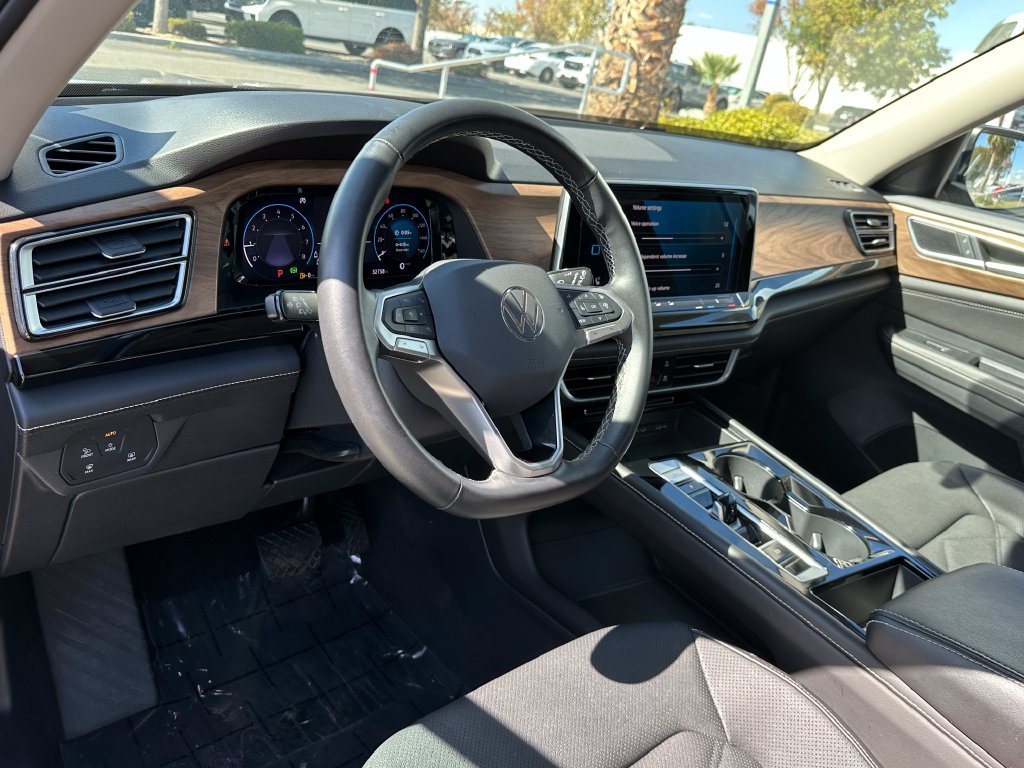 Used 2025 Volkswagen Atlas SE FWD image 23