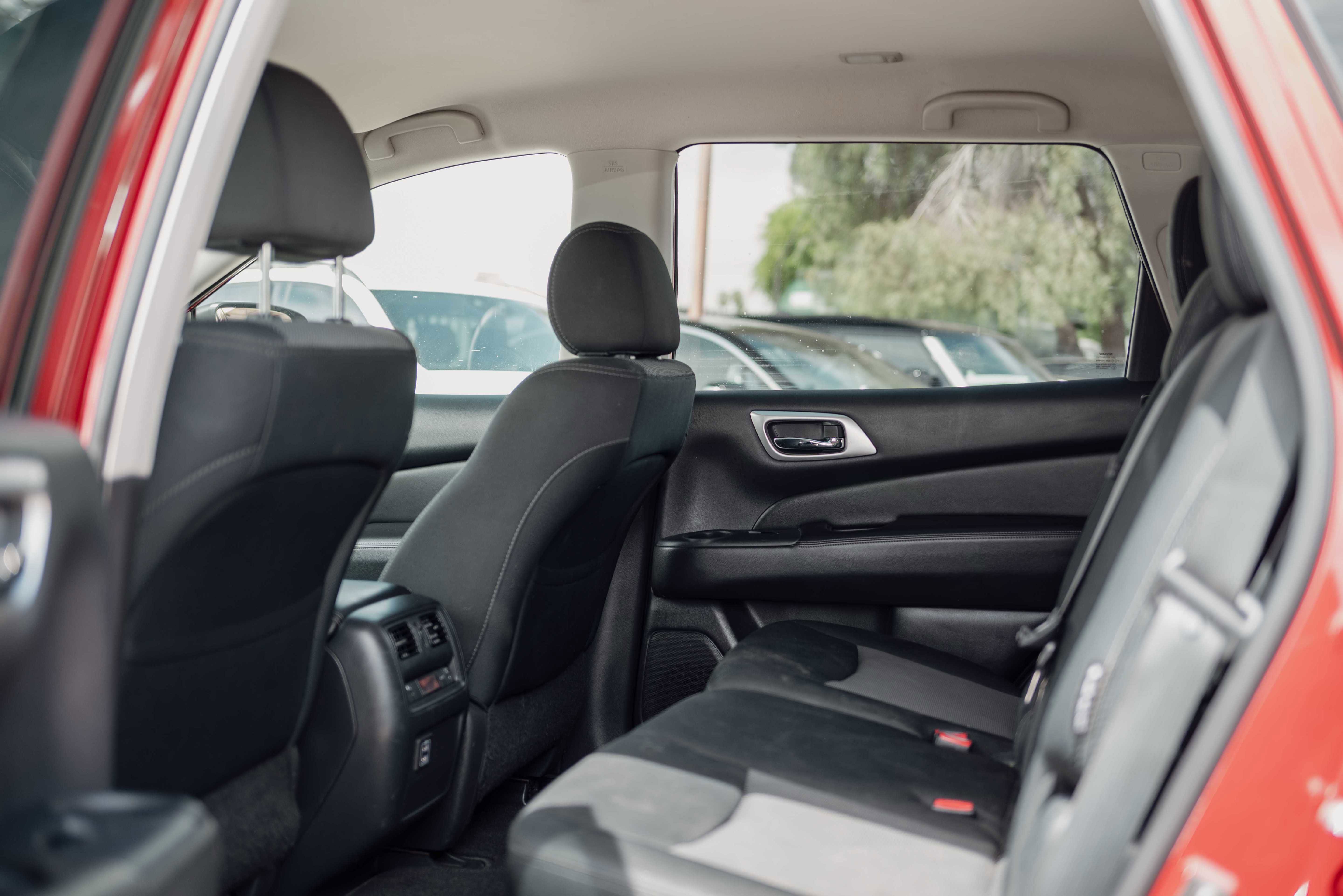 Used 2018 Nissan Pathfinder S FWD image 11