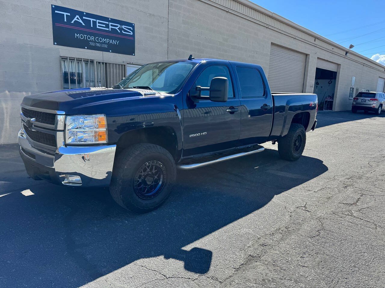 Used 2010 Chevrolet Silverado 2500 LT w/ Interior Plus Package AWD/4WD image 4
