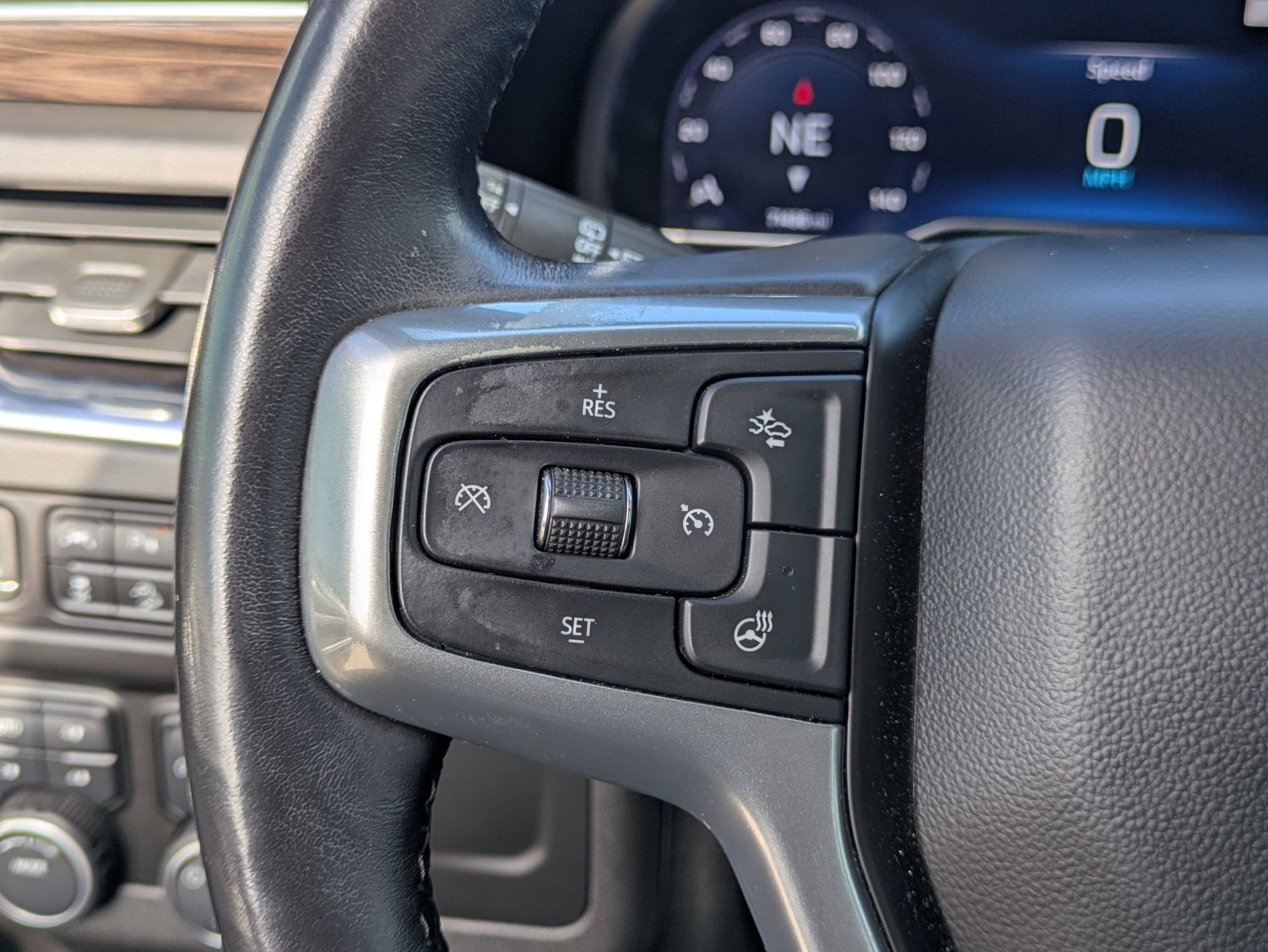 Used 2022 Chevrolet Tahoe Z71 w/ Luxury Package image 17