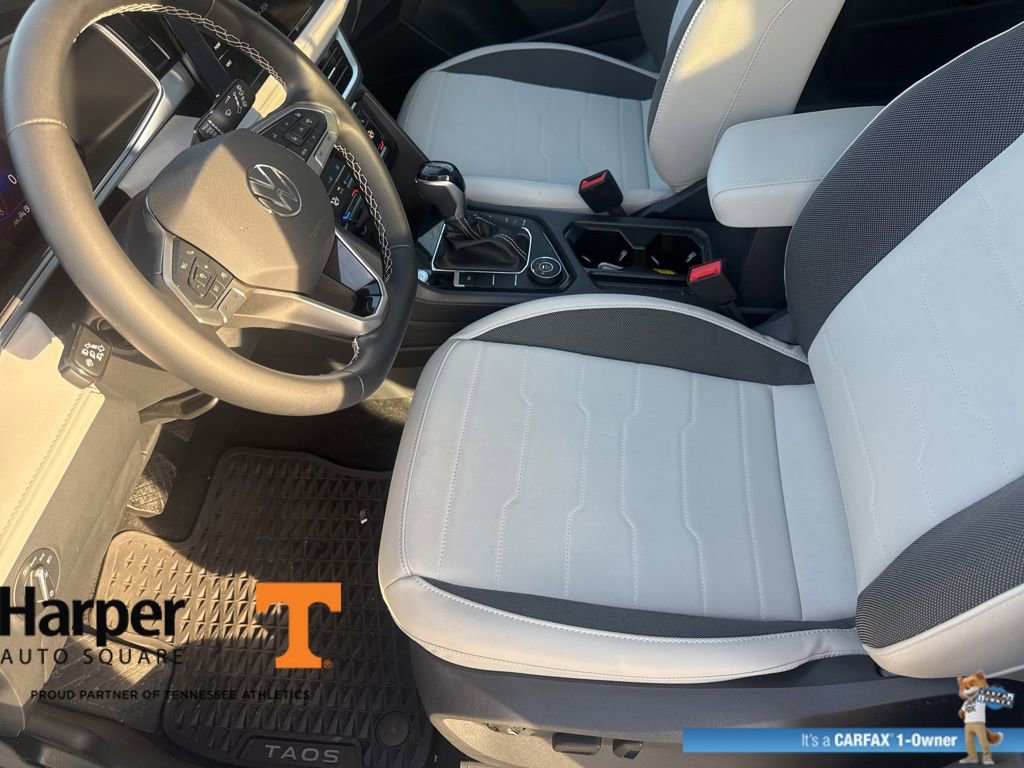Used 2025 Volkswagen Taos SE w/ Panoramic Sunroof Package image 10