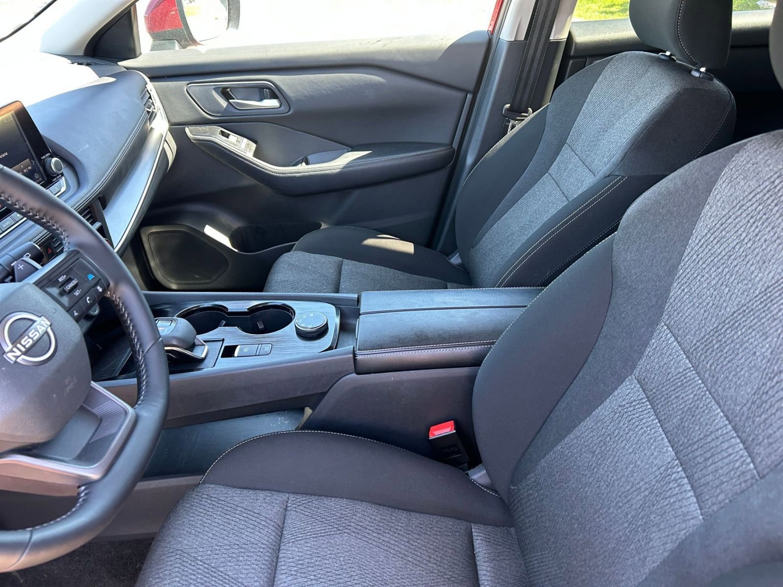 Used 2025 Nissan Rogue SV AWD/4WD image 29