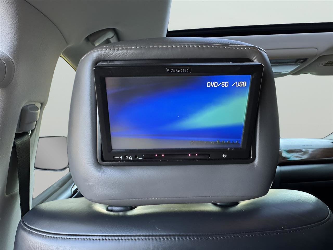 Used 2011 Lexus LX 570 4WD w/ Luxury Pkg image 19