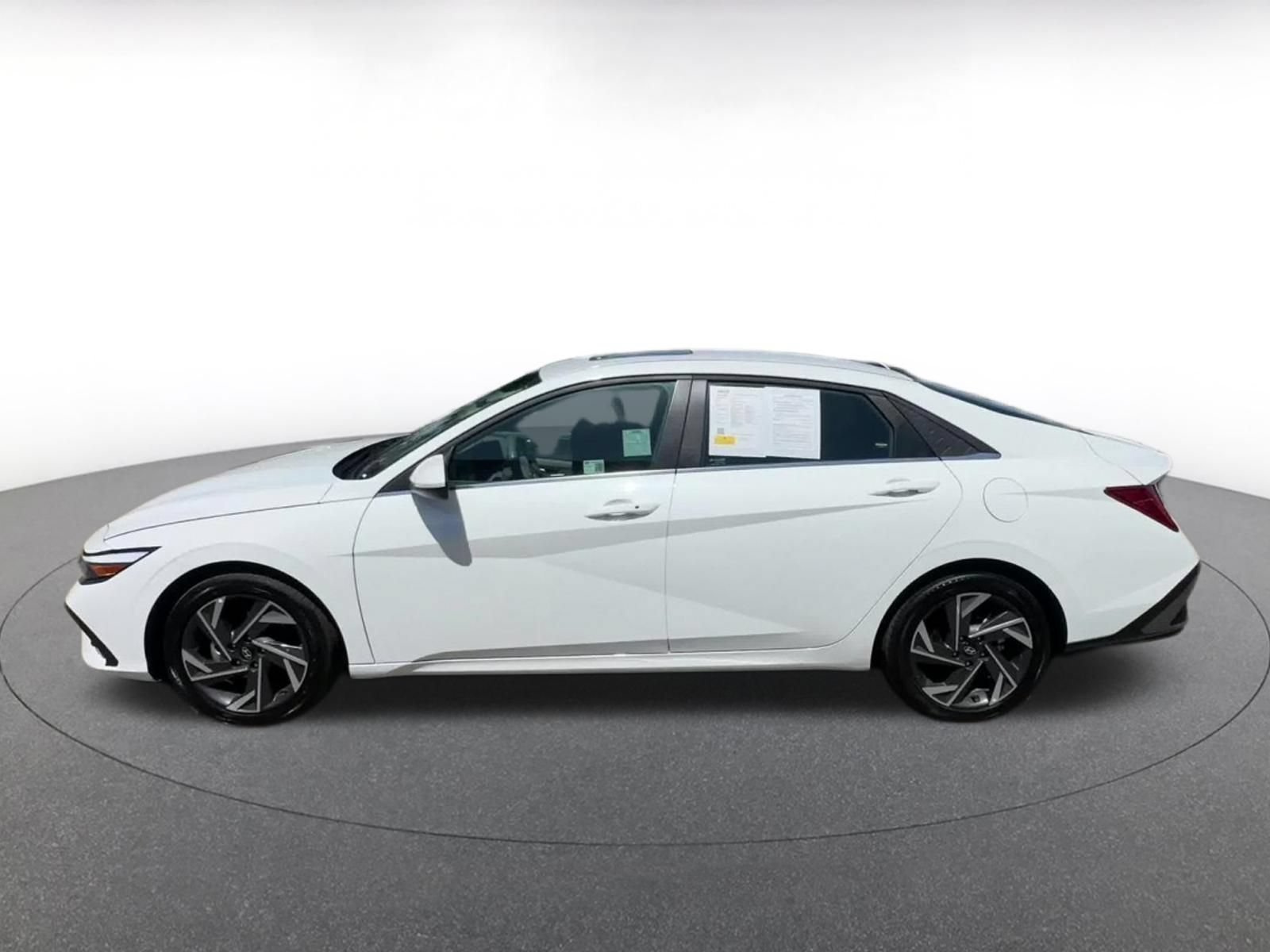 Used 2025 Hyundai Elantra SEL FWD image 9