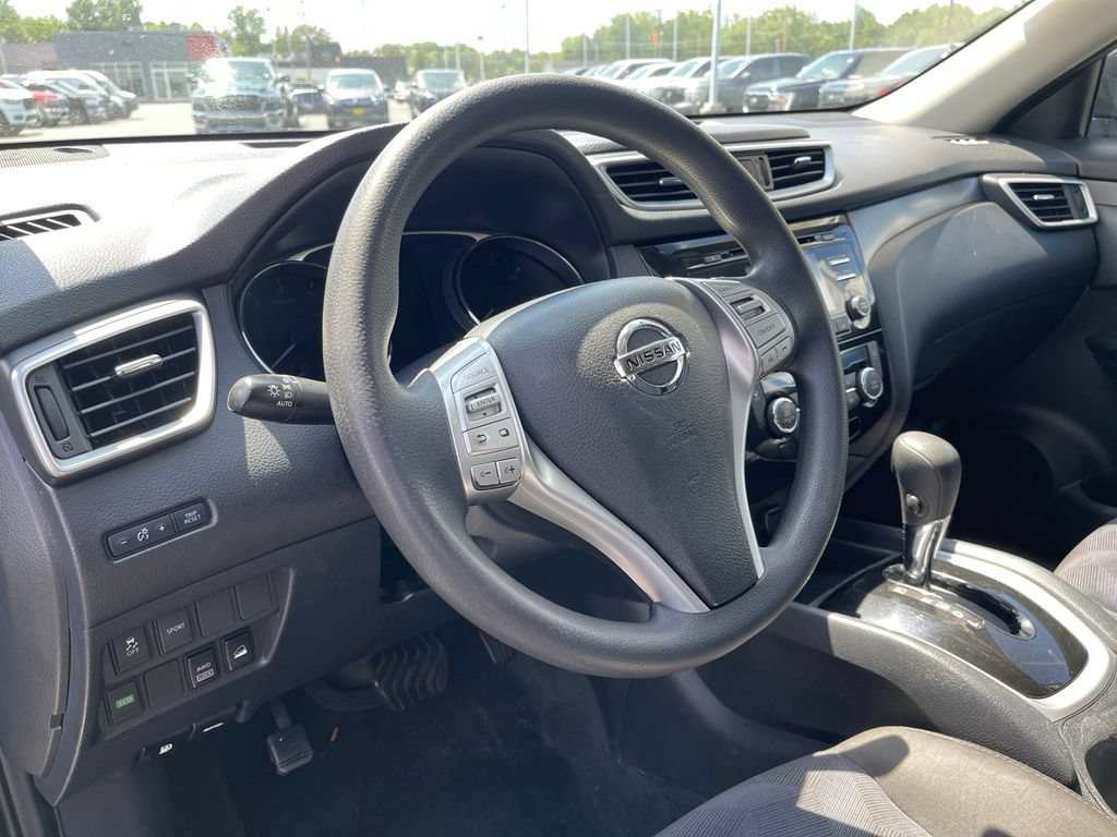 Used 2015 Nissan Rogue SV AWD/4WD image 12