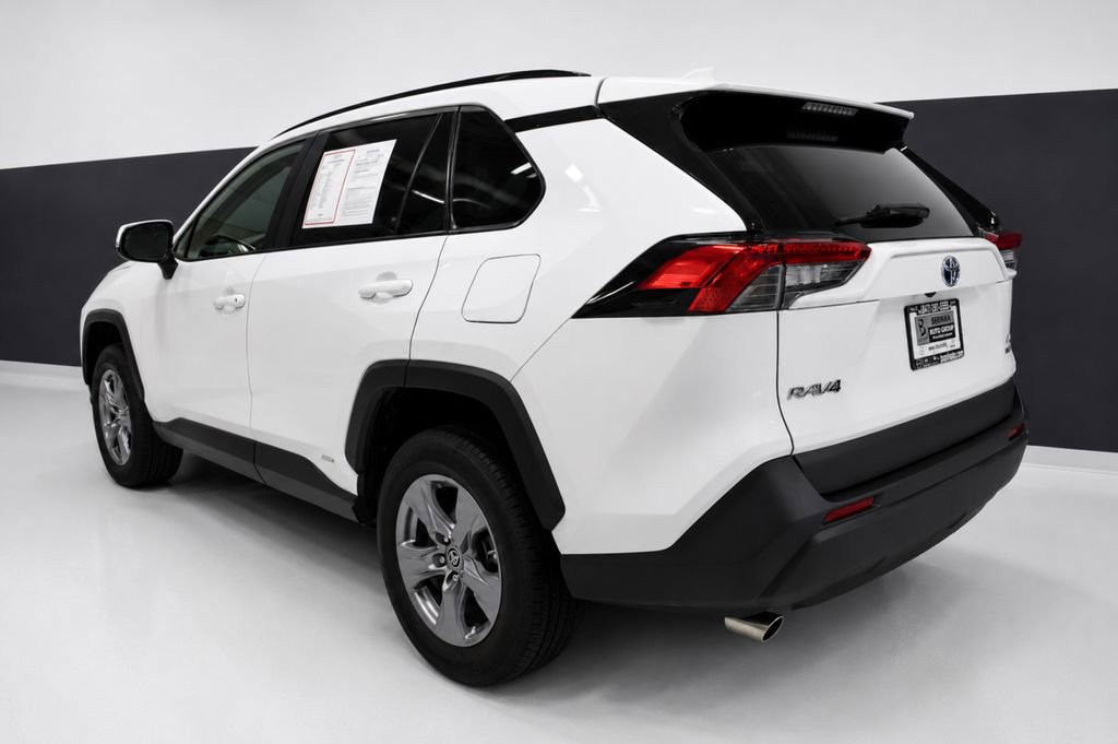 Used 2022 Toyota RAV4 LE AWD/4WD image 3