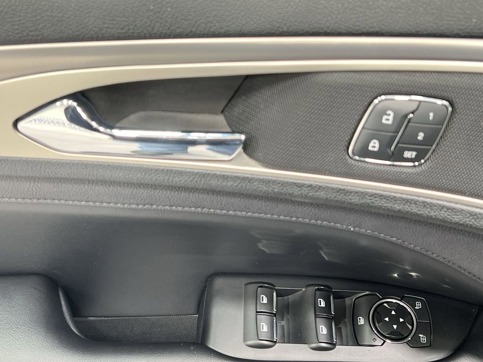 Used 2020 Lincoln MKZ AWD image 13