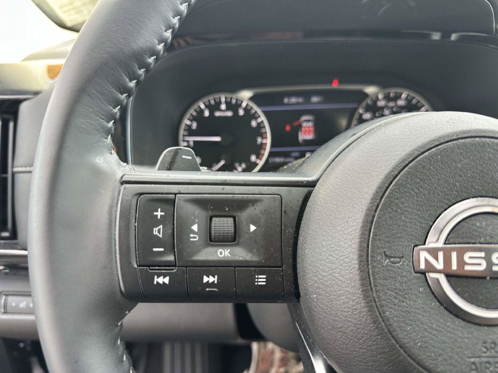 Used 2025 Nissan Pathfinder SV AWD/4WD image 32