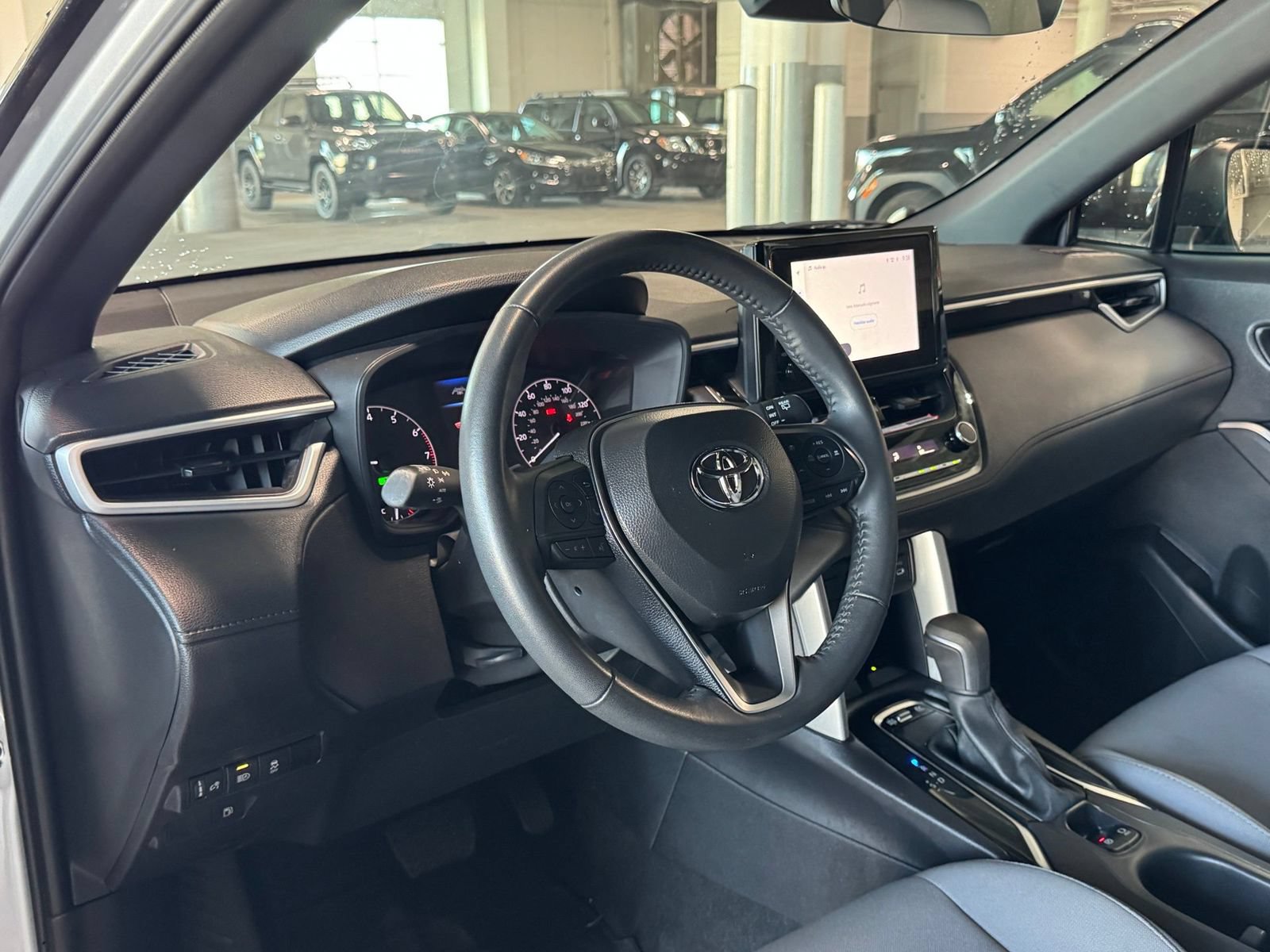 Used 2025 Toyota Corolla Cross AWD Hybrid image 16