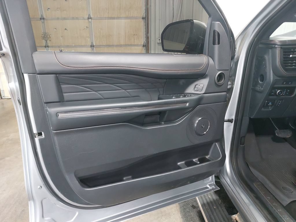 Used 2023 Ford Expedition Max Platinum AWD/4WD image 28