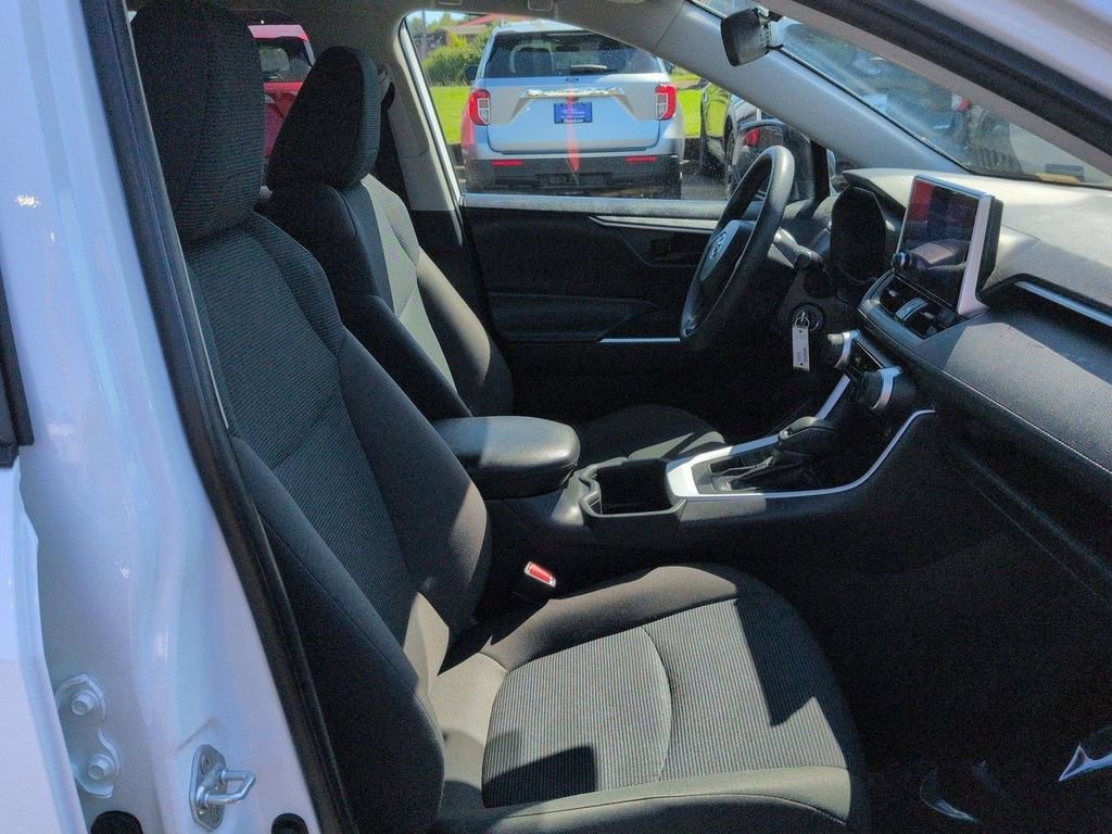 Used 2023 Toyota RAV4 LE AWD/4WD image 25