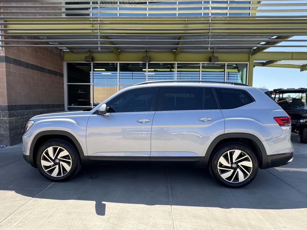 Used 2024 Volkswagen Atlas SE w/ Panoramic Sunroof Package image 7