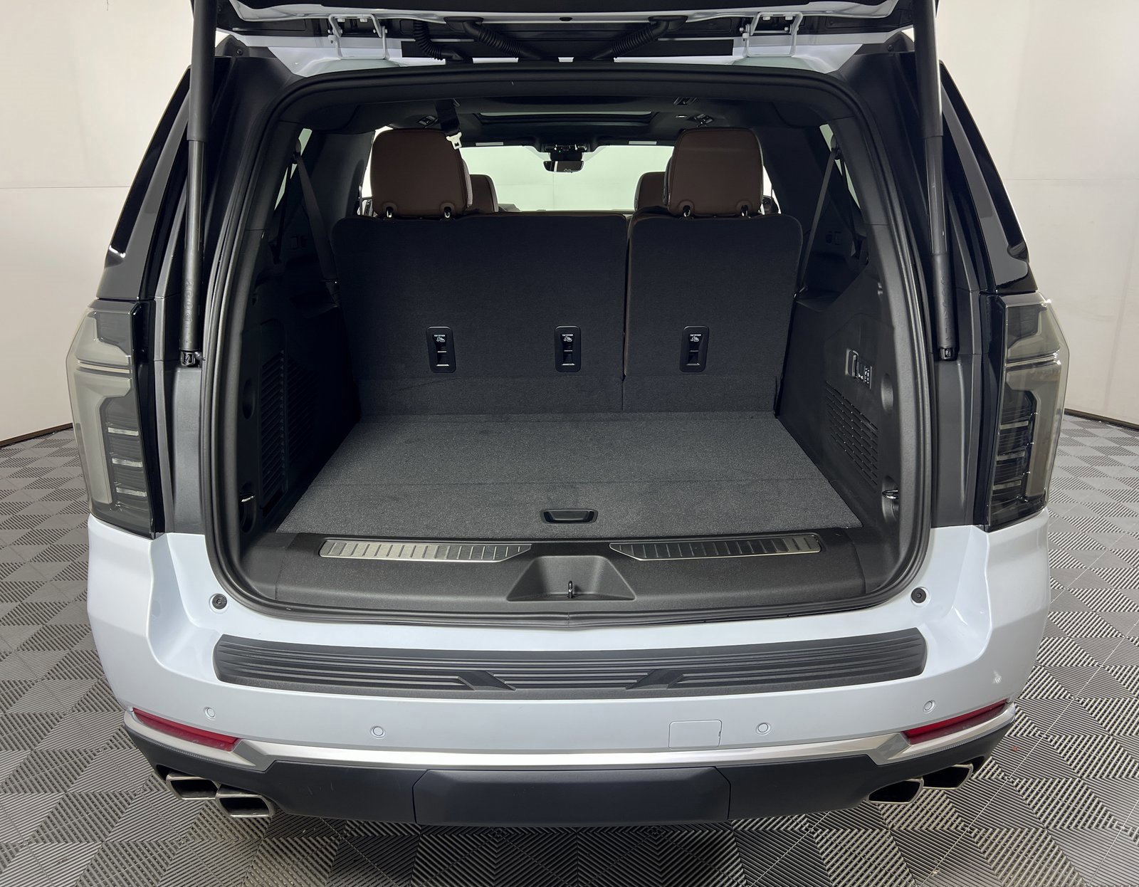 New 2026 Chevrolet Suburban High Country image 8