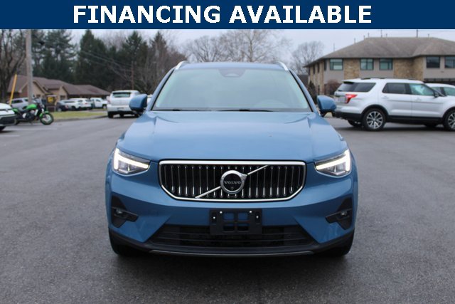 Used 2025 Volvo XC40 B5 Plus image 3