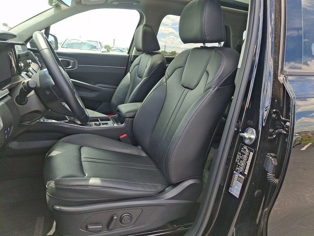 Certified 2023 Kia Sorento X-Line EX AWD/4WD image 14